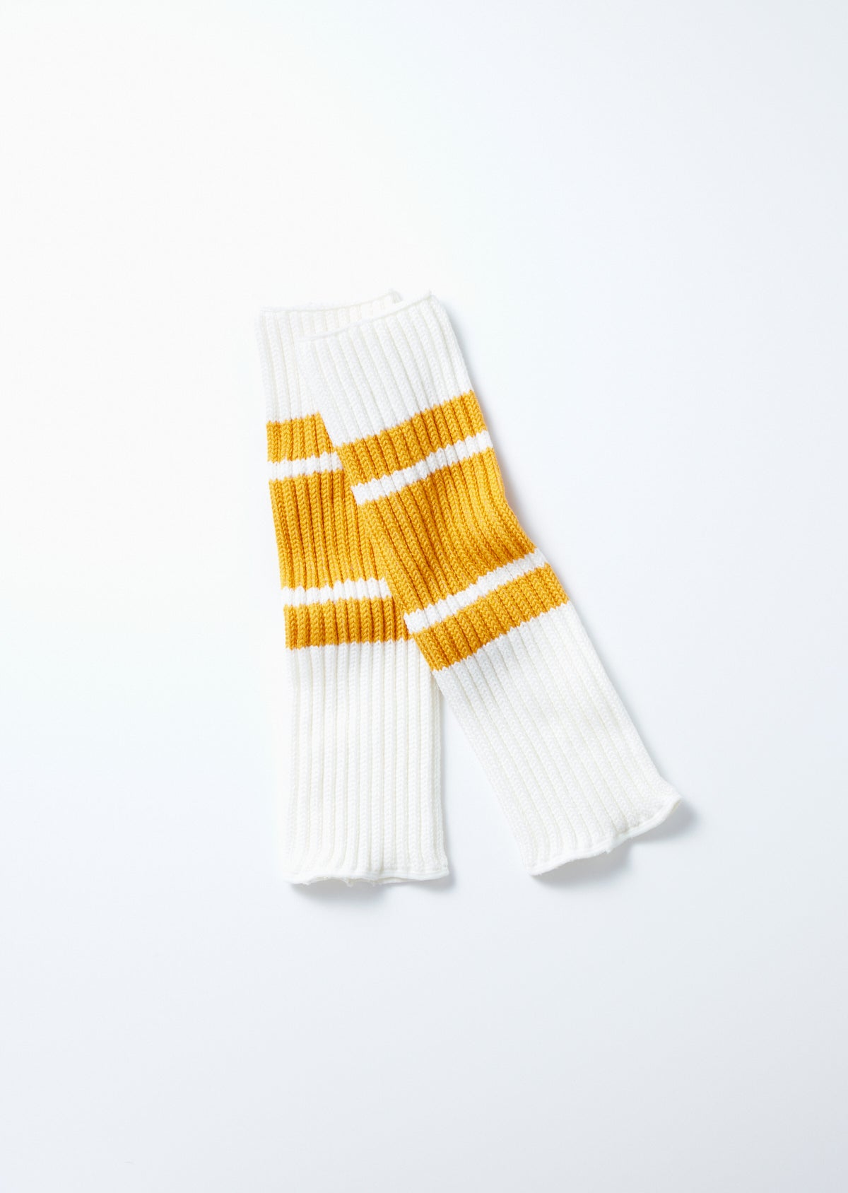 D.YELLOW